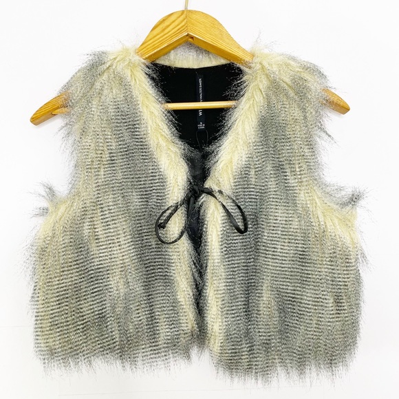 W118 by Walter Baker Cropped Faux Fur Vest with Tie NWOT - Picture 2 of 11